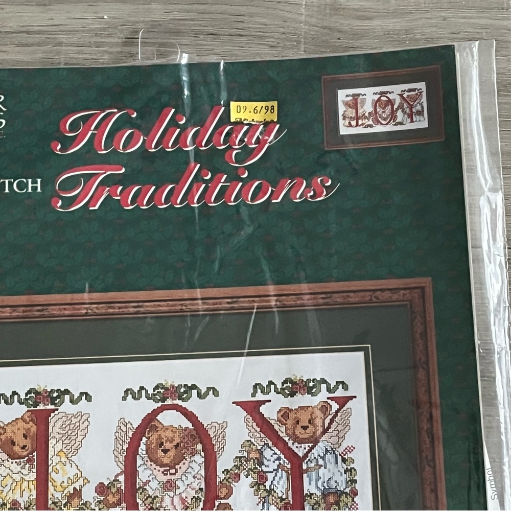 NWT Candamar Designs Inc Holiday Traditions Joy Bear Counted Cross Stitch Kit - Picture 4 of 10